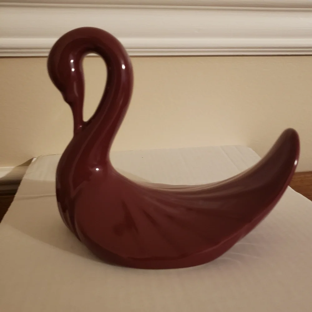 VTG Swan Ceramic‎ Towel Holder, bathroom Decor Maroon Plum Color, Cottagecore